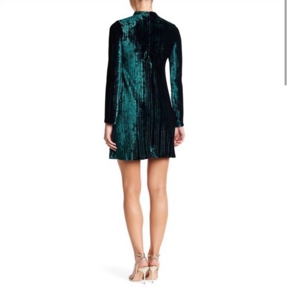 Nicole Miller Gigi Velvet Emerald Long Sleeve Dress SZ 6 RN 107608 - Picture 3 of 9